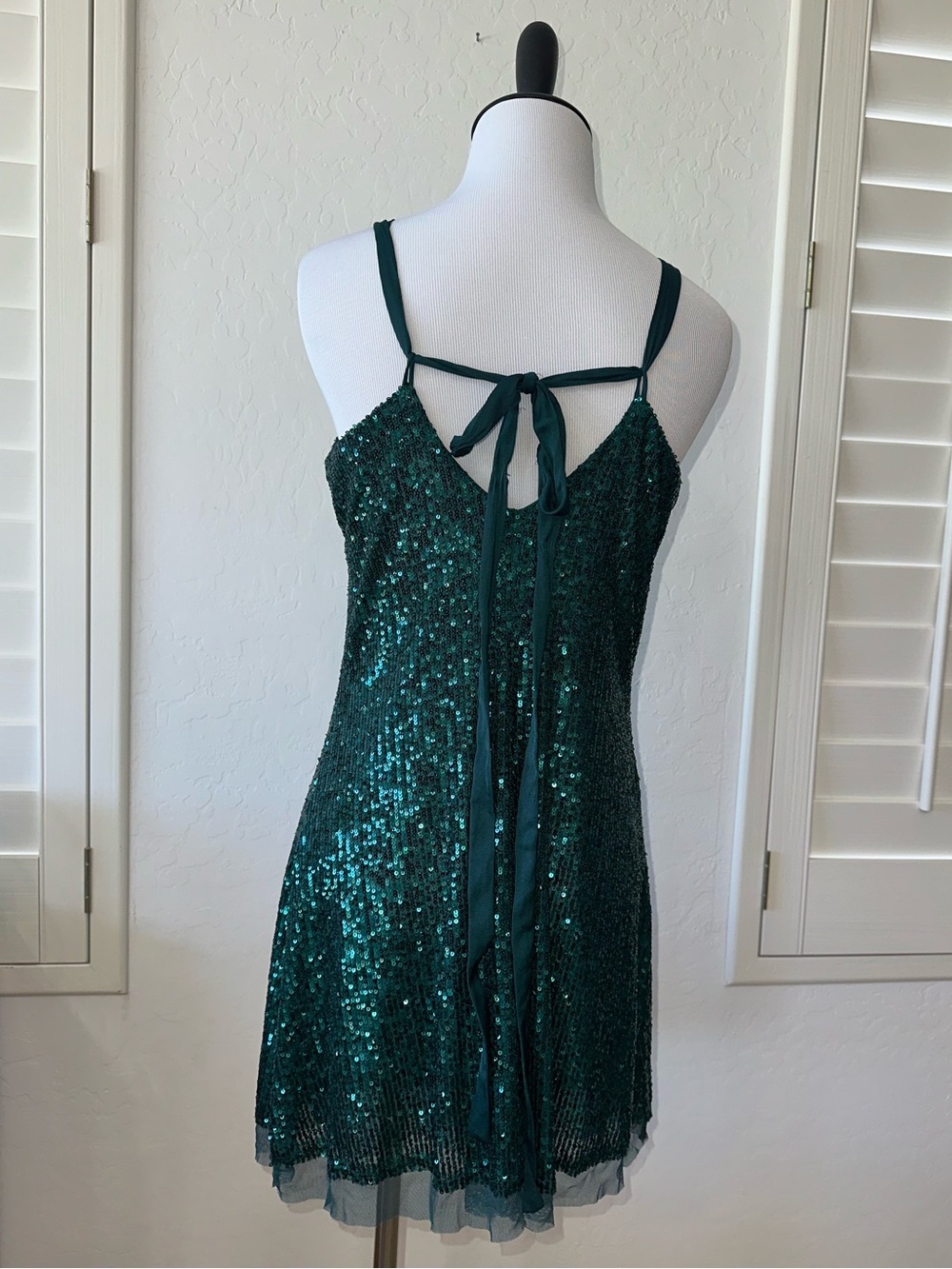 FREE PEOPLE SIZE M~STUNNING SEQUIN GREEN V-NECK MINI PARTY DRESS~EVENING DAY - Picture 8 of 15